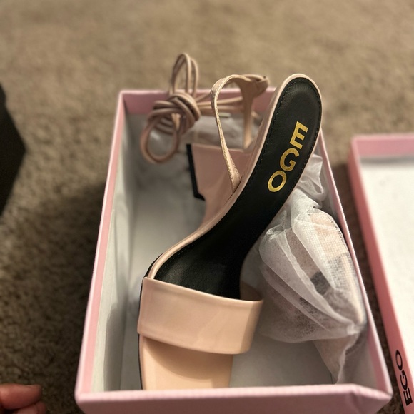 CRASHING LACE UP SQUARE TOE CUT OUT WEDGE HEEL IN NUDE PATENT size 6 - Picture 3 of 4